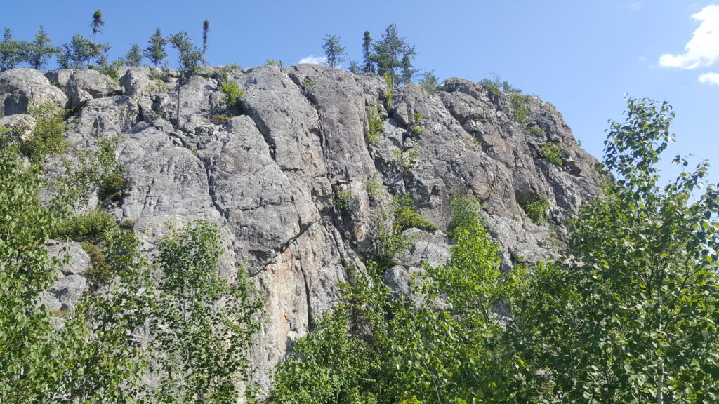 Randonnée dans les Collines d'Alembert en Abitibi-Temiscamingue au Québec.