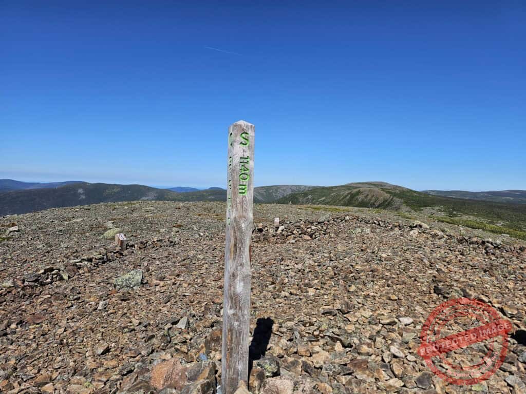 Randonnée pédestre au mont Xalibu situé dans le Parc National de la Gaspésie.
